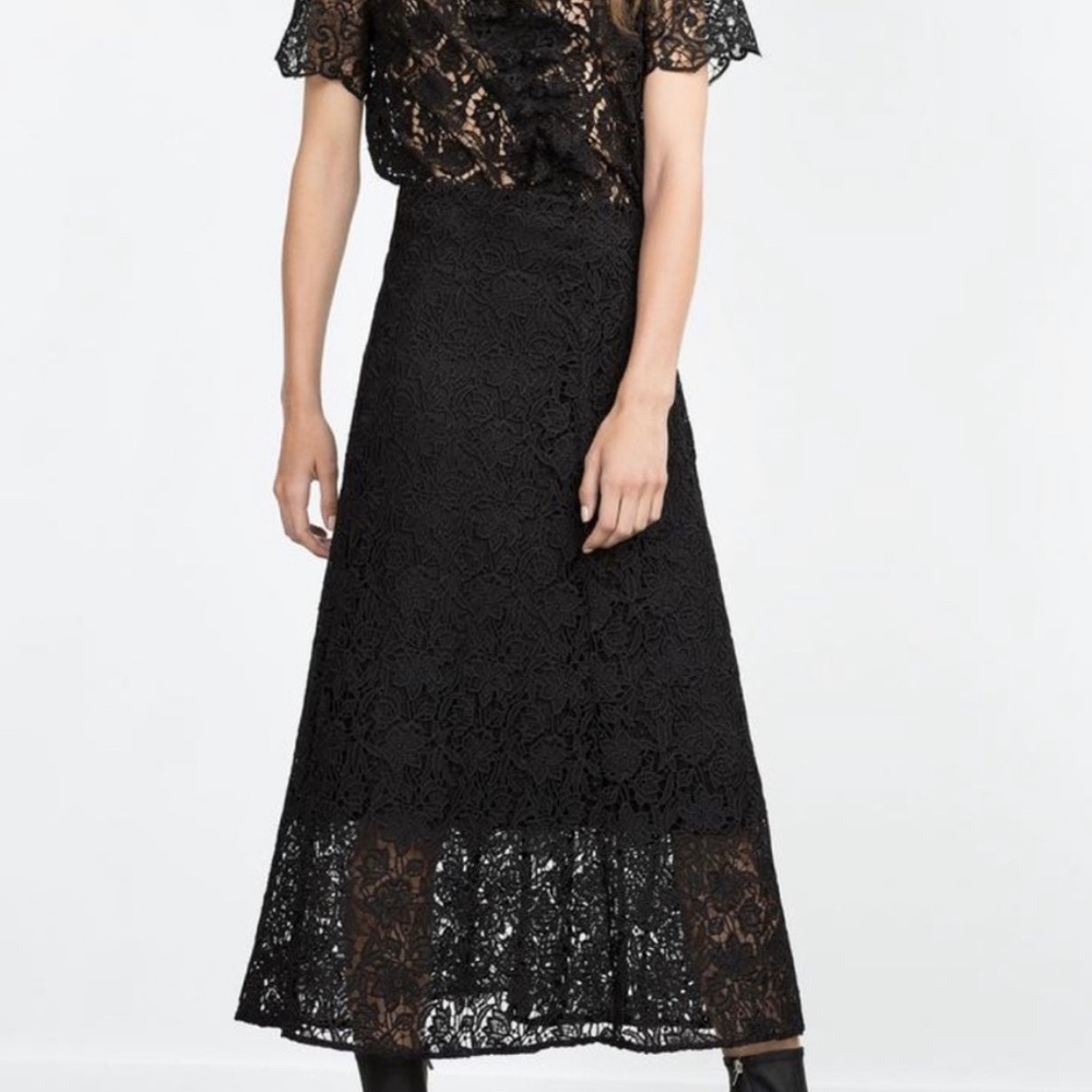 Zara Lace Midi Skirt 🌟